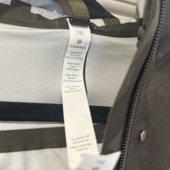 lululemon athletica Dark Green Camouflage Utility Jacket - Picture 8 of 9
